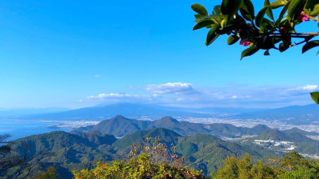 富士箱根伊豆国立公園の山々と駿河湾を望む風景